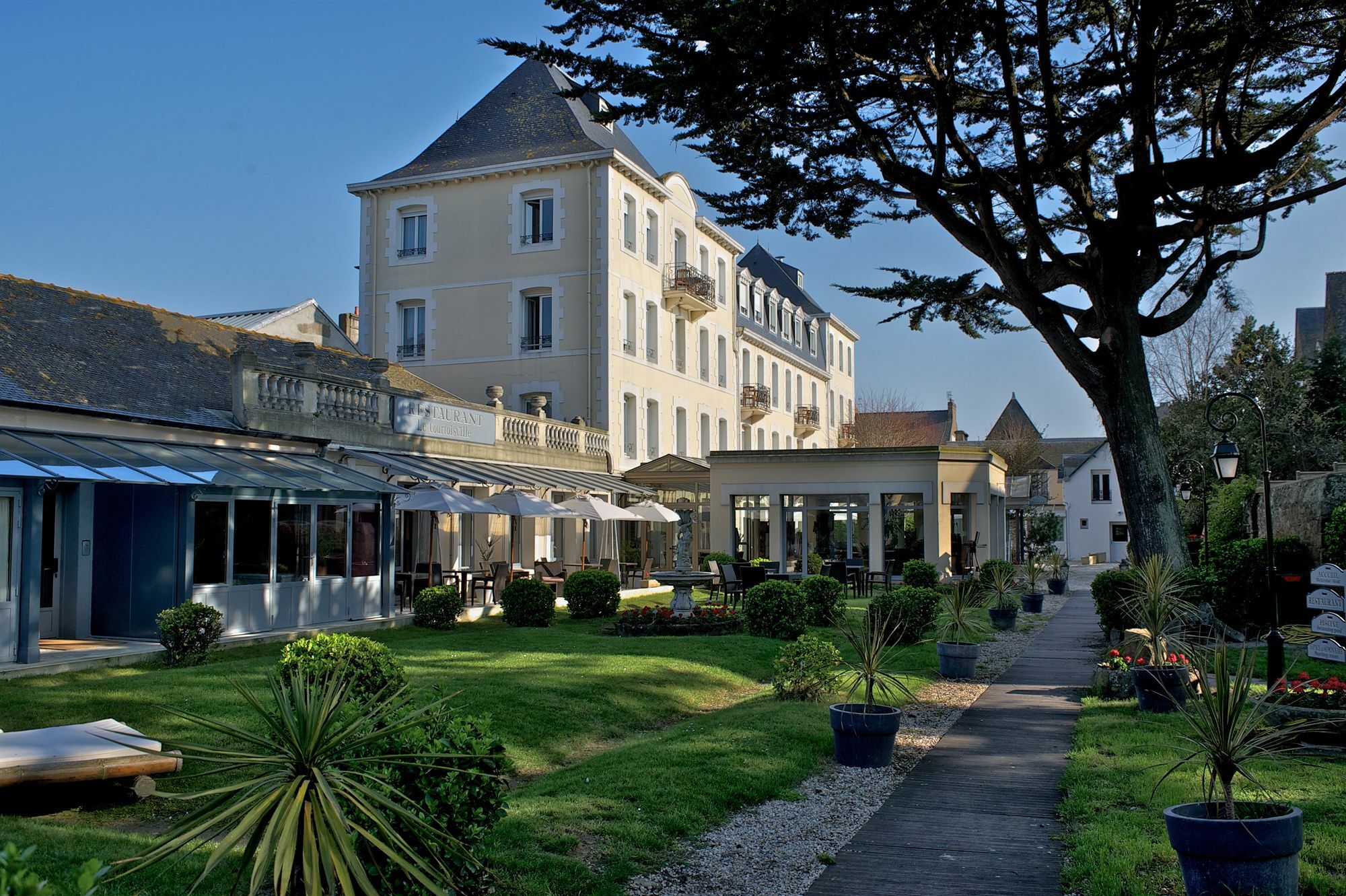 Grand Hôtel de Courtoisville - Piscine&Spa, The Originals Relais  Saint-Malo Extérieur photo